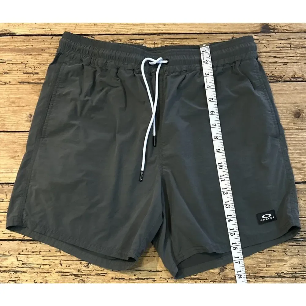 Oakley Men’s Green Standard Beach Short Size S